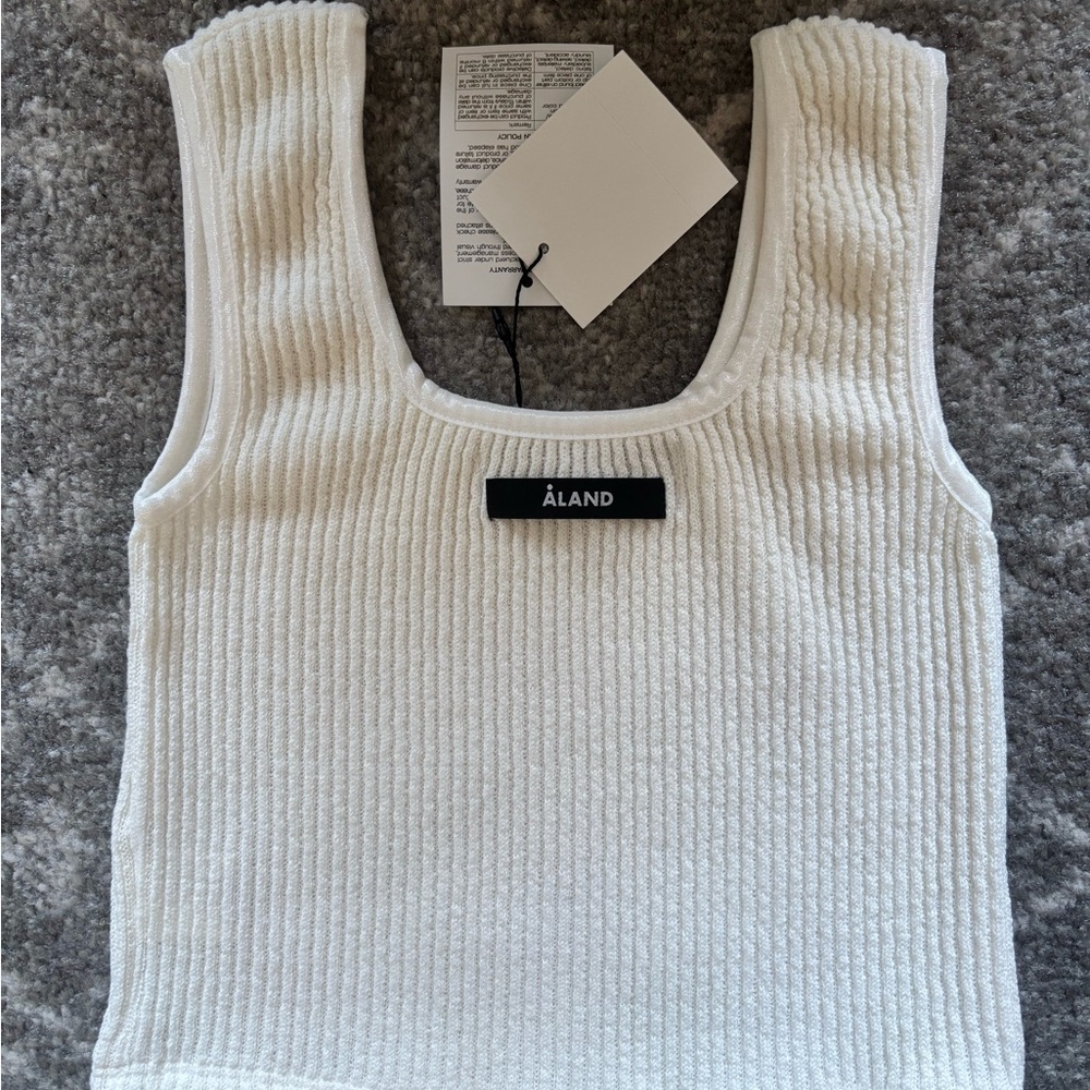 ALAND x XO KITTY Ribbed Tank Top - Picture 2 of 2